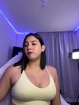 Snapshot of BellaNaye_ chatting on 02/27/25, 11:04 BellaNaye online show from 02/27/25, 11:04