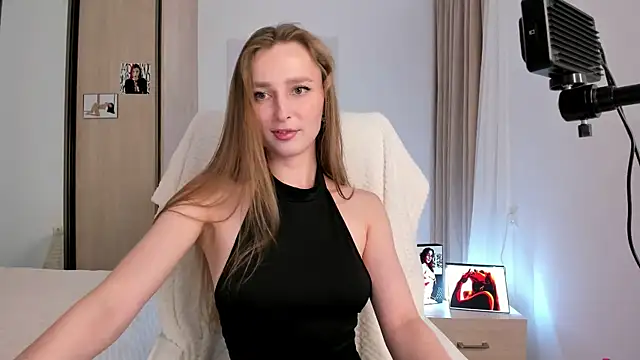 CharlotteWells online show from 11/10/25, 02:05