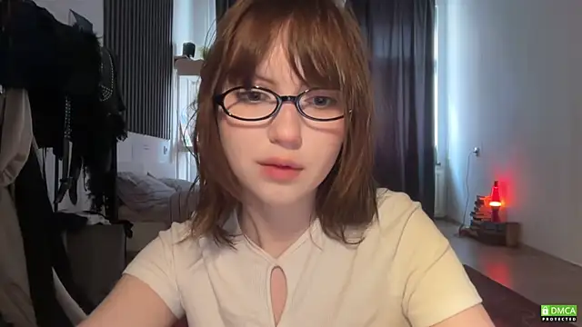 Snapshot of electric_babe chatting on 07/04/26, 01:50 electric babe online show from 07/04/26, 01:50