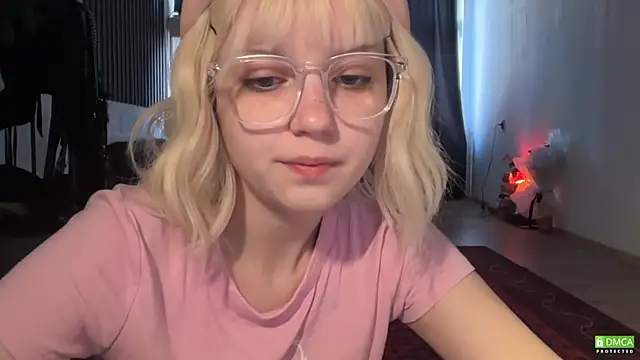 Snapshot of electric_babe chatting on 07/25/26, 12:58 electric babe online show from 07/25/26, 12:58