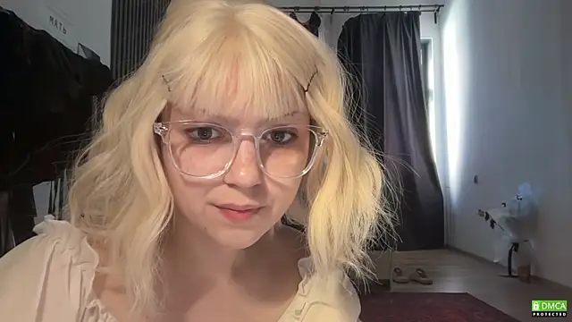 Snapshot of electric_babe chatting on 08/02/26, 03:32 electric babe online show from 08/02/26, 03:32