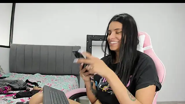 Snapshot of _elektrah chatting on 02/16/25, 09:59  elektrah online show from 02/16/25, 09:59