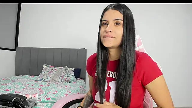 Snapshot of _elektrah chatting on 02/17/25, 09:41  elektrah online show from 02/17/25, 09:41