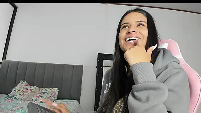 Snapshot of _elektrah chatting on 02/19/25, 05:38  elektrah online show from 02/19/25, 05:38