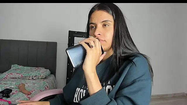 Snapshot of _elektrah chatting on 02/27/25, 01:48  elektrah online show from 02/27/25, 01:48