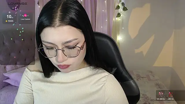 Snapshot of mily_thomson_b_ chatting on 07/12/26, 11:51 mily thomson b online show from 07/12/26, 11:51