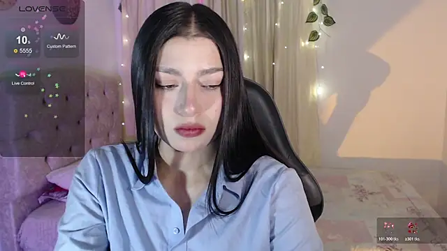 Snapshot of mily_thomson_b_ chatting on 07/17/26, 11:53 mily thomson b online show from 07/17/26, 11:53