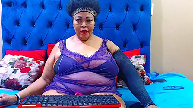 ebonycandy10 online show from 04/16/26, 08:04