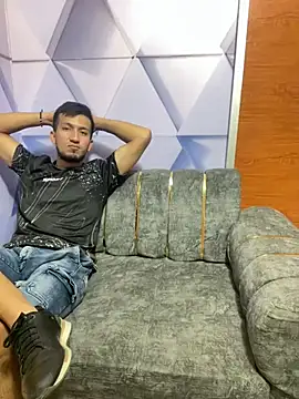 royalgirls x online show from 02/18/25, 01:21