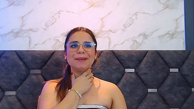 ThaniaJones online show from 03/12/25, 06:22