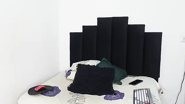 khloe kaczka  online show from 02/19/25, 08:10