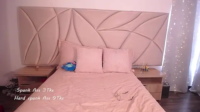 ValleryC online show from 11/04/25, 08:41