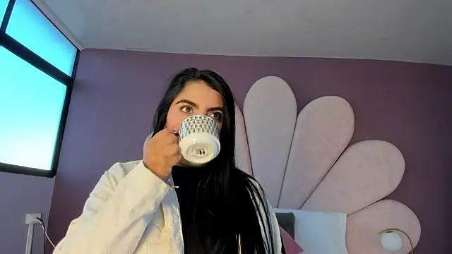 PaulinaDuarte online show from 01/23/25, 01:02