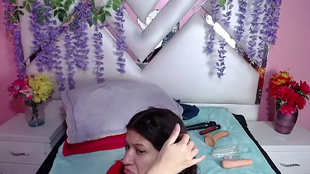 Snapshot of Perla_Skinnyy chatting on 12/20/24, 03:14 Perla Skinnyy online show from 12/20/24, 03:14