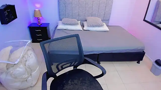 Lana stone  online show from 02/01/25, 03:30