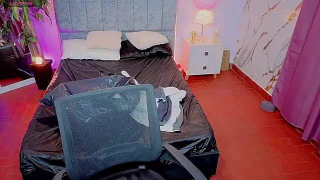 Lana stone  online show from 02/13/26, 03:24