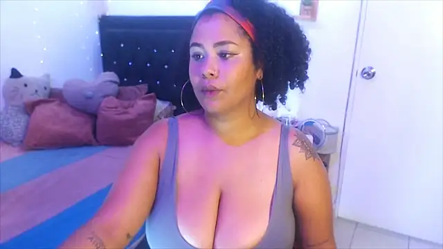 Snapshot of ebony_Exotica chatting on 12/22/24, 03:33 ebony Exotica online show from 12/22/24, 03:33