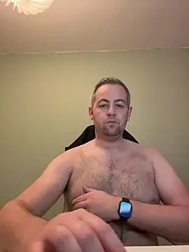 Snapshot of IrishManc chatting on 11/14/25, 02:49 IrishManc online show from 11/14/25, 02:49