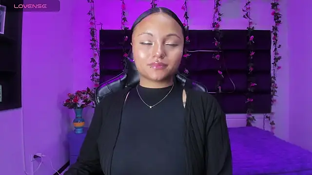 sweelanna   online show from 03/31/26, 12:45