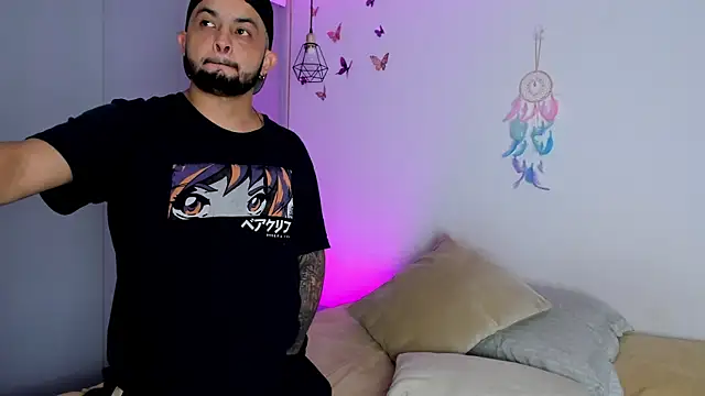 Chloe Johnson  online show from 11/02/25, 05:54