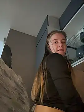 candy maggie online show from 11/18/25, 09:47