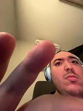 Snapshot of Daz012d chatting on 04/13/26, 05:35 Daz012d online show from 04/13/26, 05:35