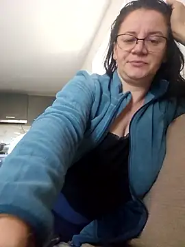 KristenVega online show from 10/29/25, 08:16