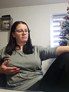 KristenVega online show from 12/04/25, 10:35