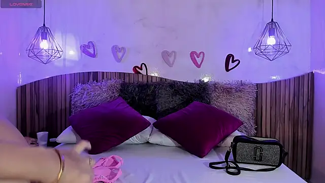 Ninakravis online show from 02/19/25, 07:59