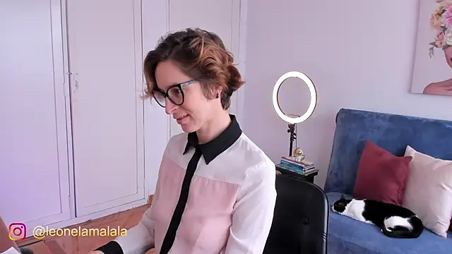 cuddlingbunny online show from 11/04/25, 04:39