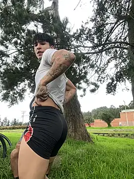 Snapshot of _Tomy08calderon chatting on 12/21/24, 08:32 Tomy08calderon online show from 12/21/24, 08:32