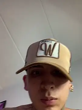 Snapshot of _Tomy08calderon chatting on 02/16/25, 02:31 Tomy08calderon online show from 02/16/25, 02:31