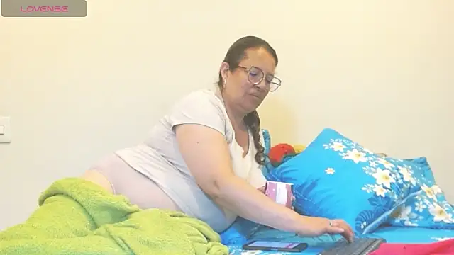 honeyhot paty online show from 06/17/26, 11:56