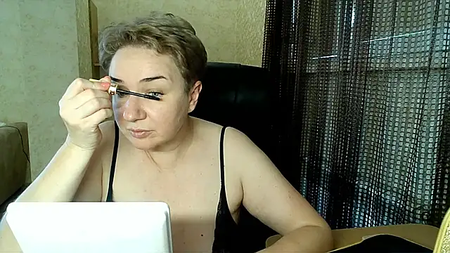 Snapshot of Ellarossxxx chatting on 09/23/25, 08:50 Ellarossxxx online show from 09/23/25, 08:50