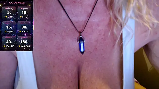 Snapshot of JennaDeluxe chatting on 10/02/25, 04:36 JennaDeluxe online show from 10/02/25, 04:36