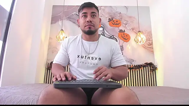 BrianMalonee online show from 11/01/25, 01:02