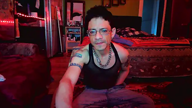 Snapshot of Tony_Torrente chatting on 01/01/25, 06:06 Tony Torrente online show from 01/01/25, 06:06