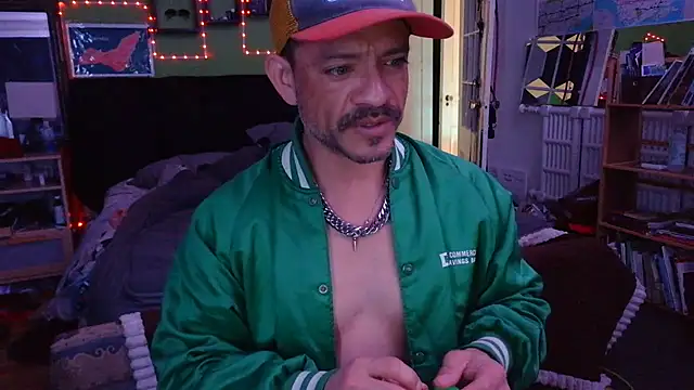 Snapshot of Tony_Torrente chatting on 12/16/25, 04:45 Tony Torrente online show from 12/16/25, 04:45