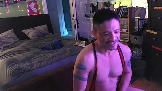 Snapshot of Tony_Torrente chatting on 12/20/25, 07:54 Tony Torrente online show from 12/20/25, 07:54