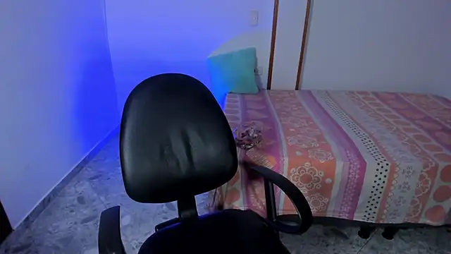 iris torrez  online show from 09/23/25, 02:09