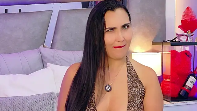 Evangeline Taylorr online show from 11/05/25, 08:42