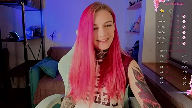 Roxy      online show from 11/11/25, 06:24