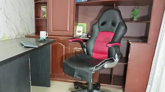 MissEscarleth online show from 09/24/25, 02:37