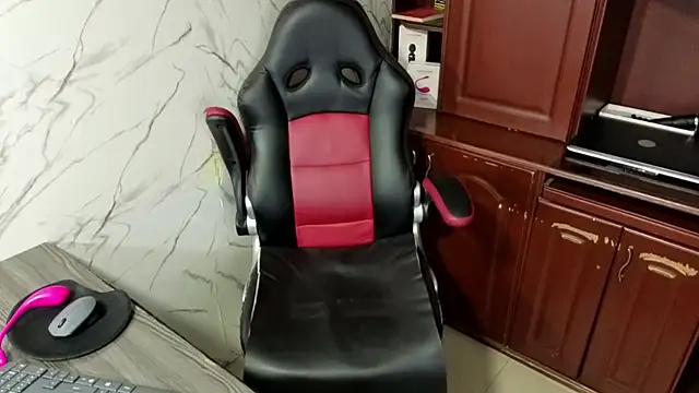 MissEscarleth online show from 10/31/25, 01:28