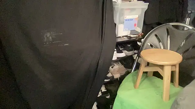 Snapshot of MoreFunSpun chatting on 12/06/24, 01:33 MoreFunSpun online show from 12/06/24, 01:33