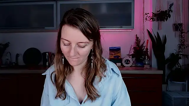 Snapshot of Elly_Helly chatting on 01/11/25, 09:04 Elly Helly online show from 01/11/25, 09:04