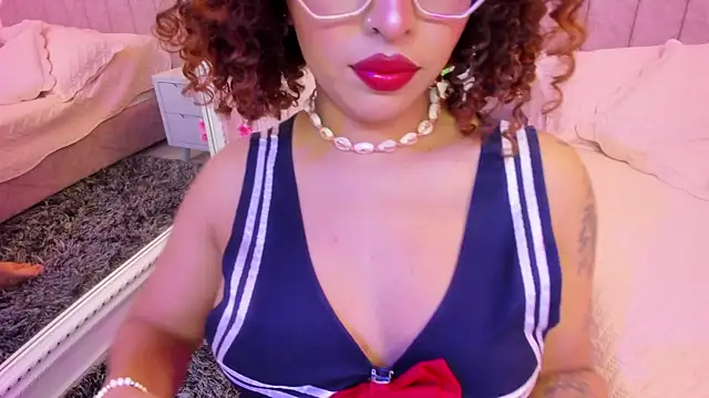 Snapshot of MadelaineJones chatting on 06/27/26, 12:22 MadelaineJones online show from 06/27/26, 12:22