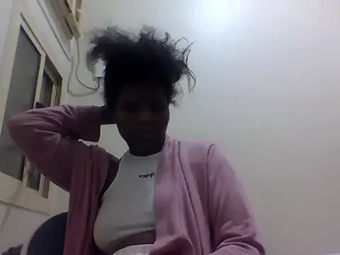 queenzuena online show from 05/05/26, 09:12