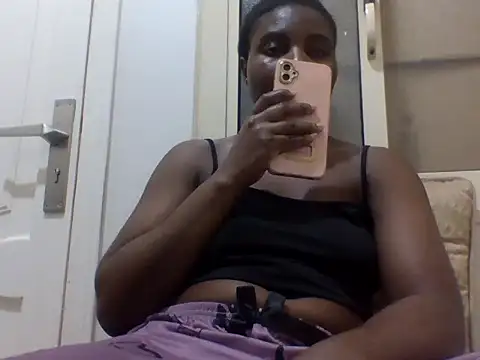 Snapshot of queenzuena chatting on 05/28/26, 09:01 queenzuena online show from 05/28/26, 09:01
