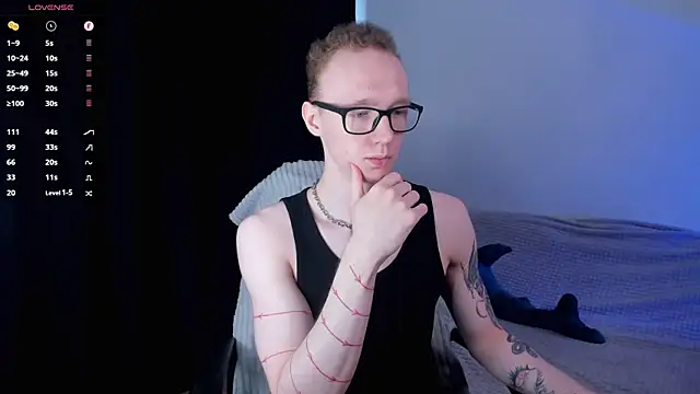 Snapshot of Alex_silents chatting on 07/16/26, 01:17 Alex silents online show from 07/16/26, 01:17